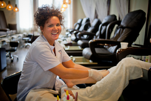 Cora Hunt is a cosmetologist at Zen Nail Lounge in Peoria where she does manicures and pedicures.
 ‘It’s a funny story’, she said ‘I drove by a beauty school and decided to pull in… and here I am’.